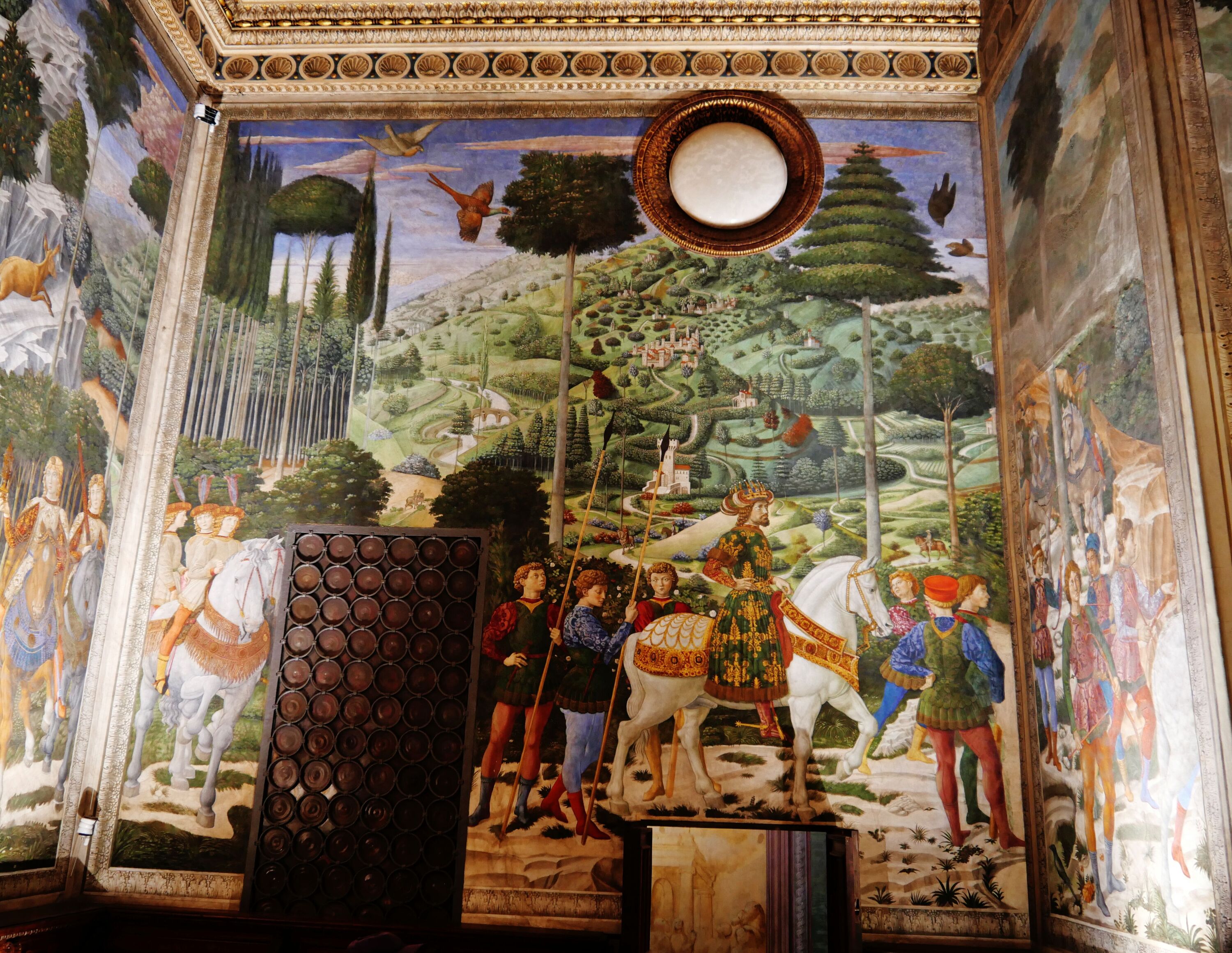 Figure 65: (F6_39a) Transition from east wall to south wall