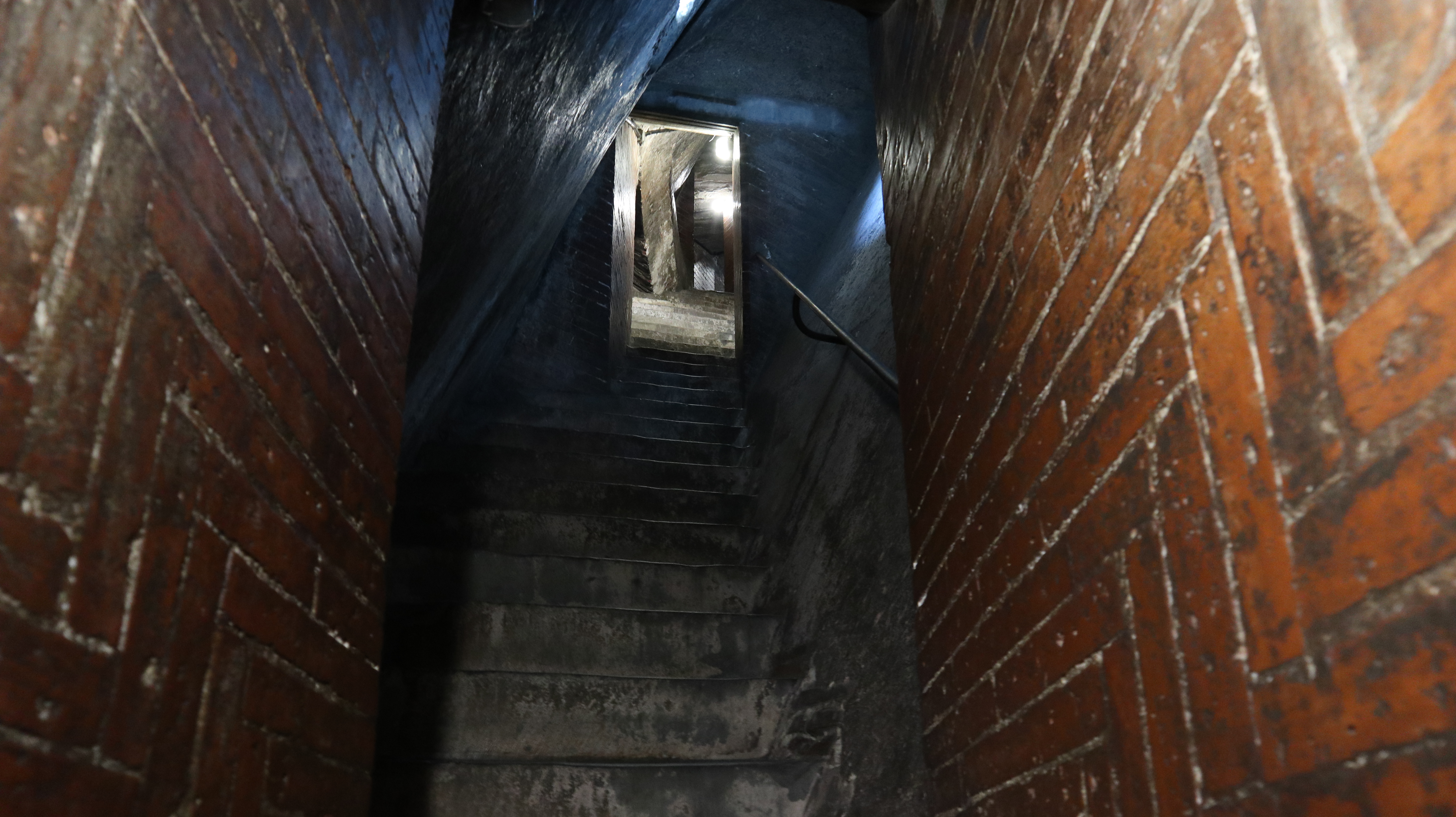 Figure 17: (F6_15) Brickwork in dome of duomo
