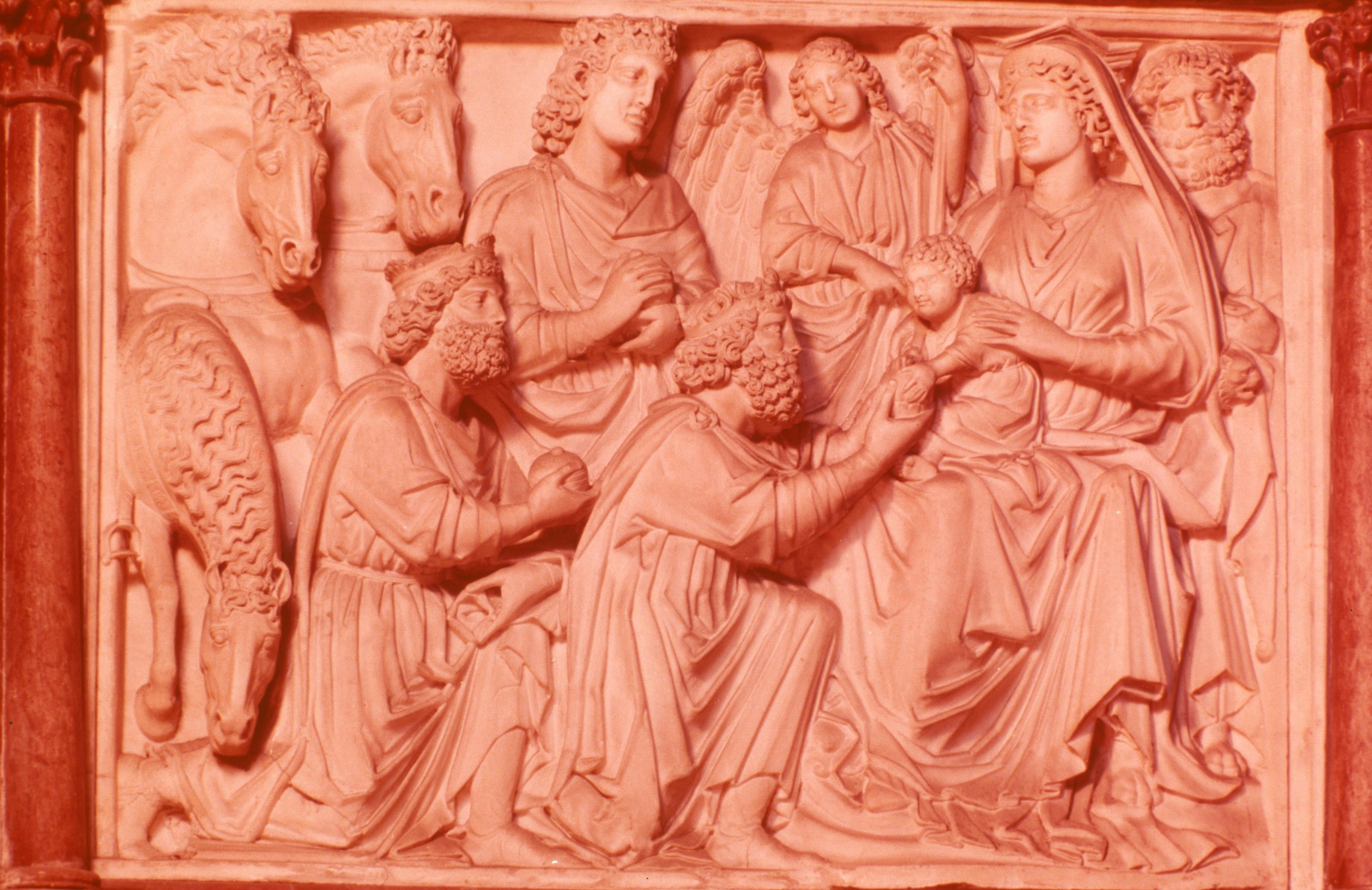 Figure 11: (P_Pu_11) Nicola Pisano ’s pulpit at Pisa (l); and at Siena (r)