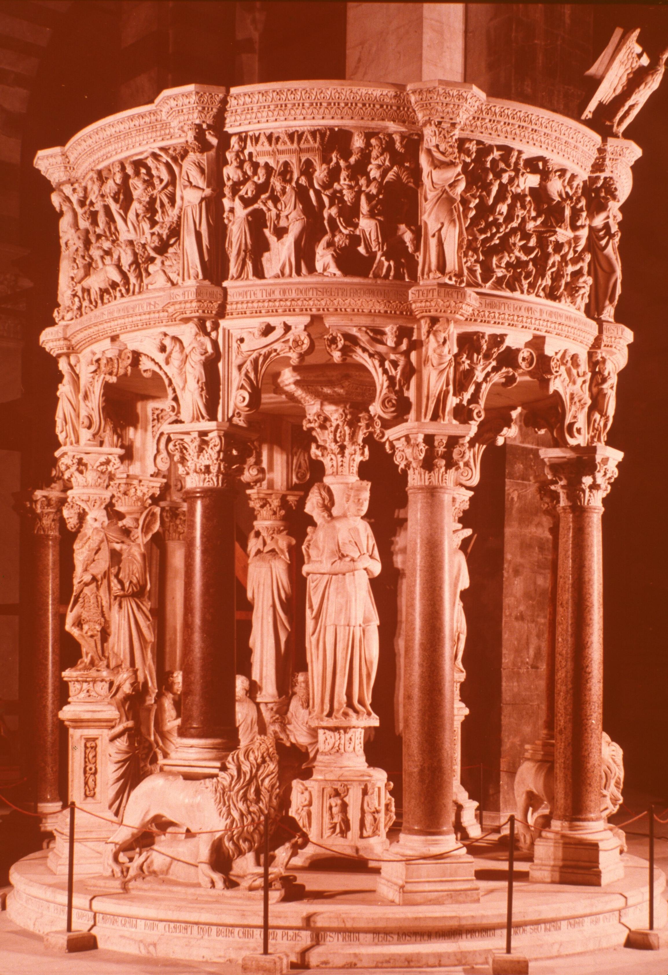 Figure 3: (P_Pu_3) Giovanni Pisano’s Pulpit at Pisa (l); Duccio’s* Maestà *at Siena (r)