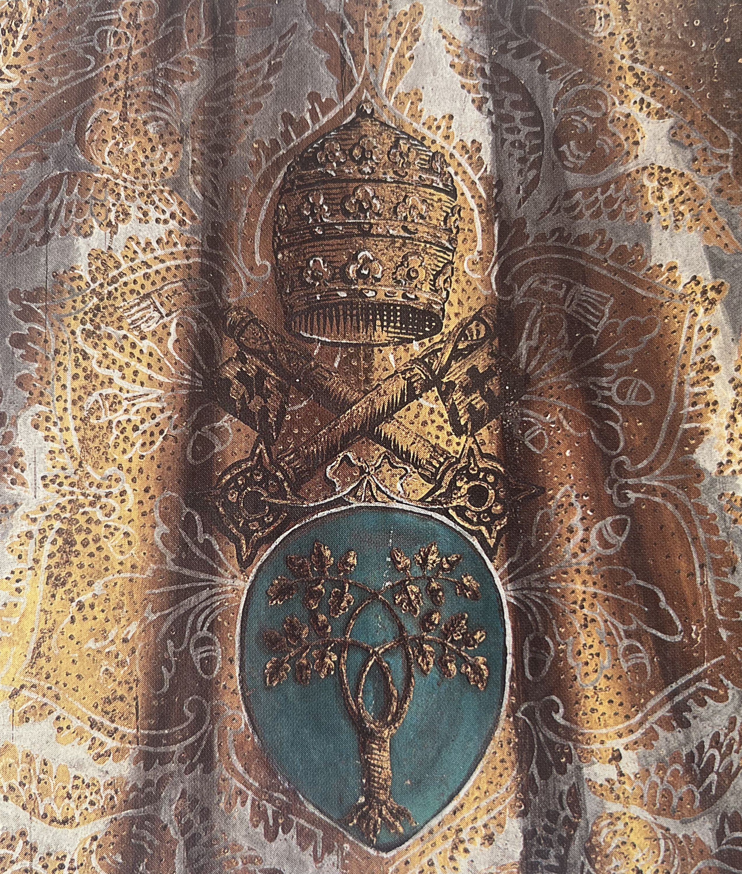 Figure 3: (R2_2) Motif in Sistine Chapel hangings