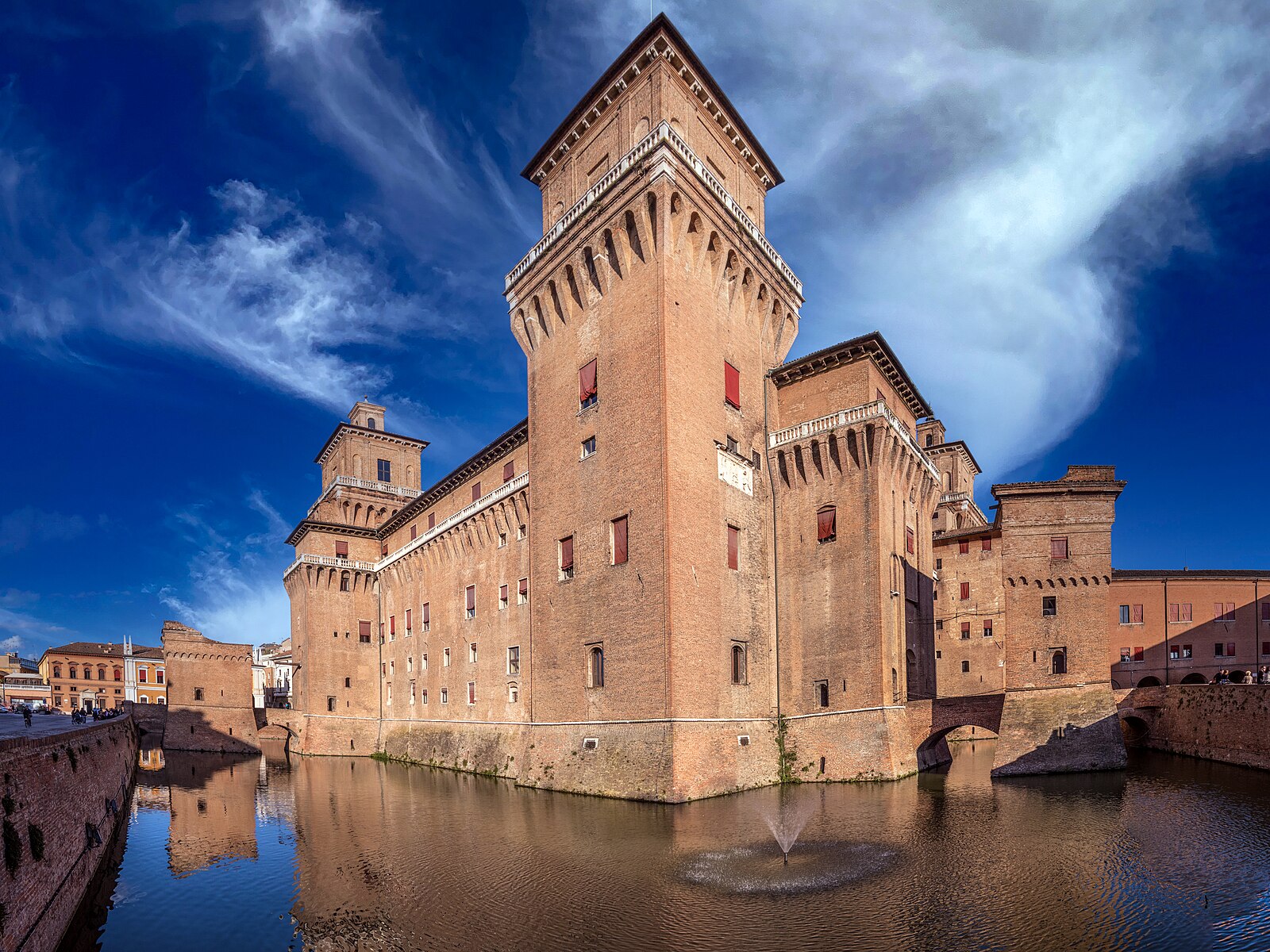 Figure 1: (V3_1) Castello Estense, Ferrara