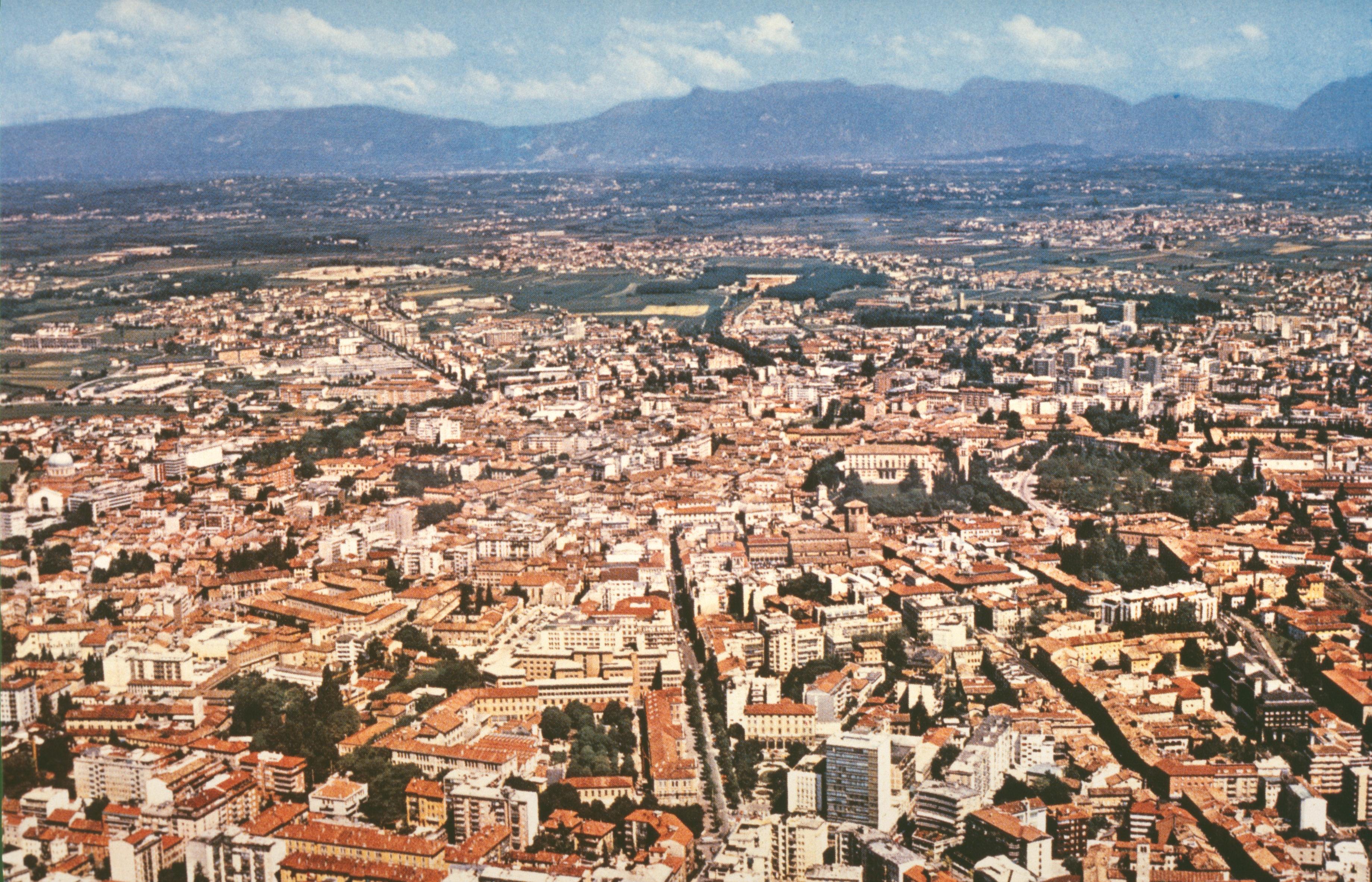Figure 18: (V6_17) View from Udine to the Alps